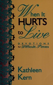 Front cover of When It Hurts to Live by Kathleen Kern