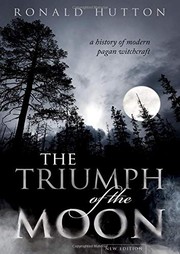 Front cover of The Triumph of the Moon by Ronald Hutton