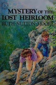 Front cover of Mystery of the lost heirloom by Ruth Nulton Moore