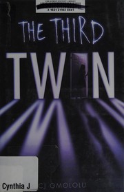 Front cover of The third twin by Cynthia Jaynes Omololu