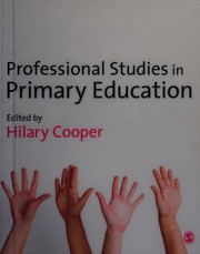 Front cover of Professional Studies in Primary Education by Hilary Cooper