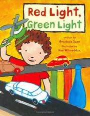 Front cover of Red light, green light by Anastasia Suen