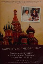 Front cover of Swimming in the daylight by Lisa C. Paul