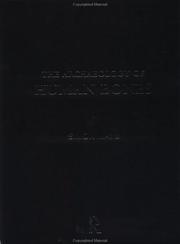 Front cover of The archaeology of human bones by Simon Mays