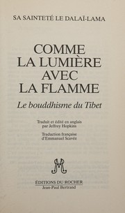 Front cover of Comme la lumière avec la flamme by His Holiness Tenzin Gyatso the XIV Dalai Lama