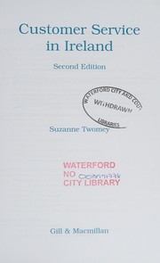 Front cover of Customer Service in Ireland by Suzanne Twomey