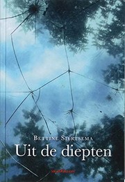 Front cover of UIT DE DIEPTEN by BETTINE SIERTSEMA