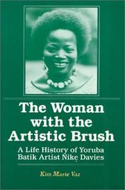 Front cover of The woman with the artistic brush by Kim Marie Vaz