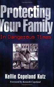 Front cover of Protecting your family in dangerous times by Kellie Copeland Kutz