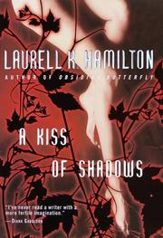 Front cover of A kiss of shadows by Laurell K. Hamilton