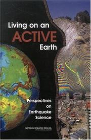 Cover of Living on an Active Earth by National Research Council (US)