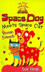 Front cover of Space Dog Meets Space Cat by Vivian French