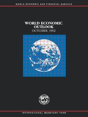 Front cover of World Economic Outlook, October 1992 by International Monetary Fund.