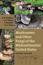 Front cover of Mushrooms and other fungi of the midcontinental United States by Donald M. Huffman