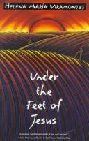 Front cover of Under the feet of Jesus by Helena María Viramontes
