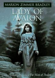 Front cover of Lady of Avalon by Marion Zimmer Bradley