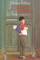 Front cover of The year of the panda by Miriam Schlein