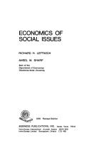 Front cover of Economics of social issues by Richard H. Leftwich