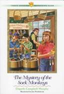 Front cover of The mystery of the sock monkeys by Elspeth Campbell Murphy