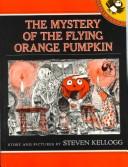 Front cover of The Mystery of the Flying Orange Pumpkin by Steven Kellogg