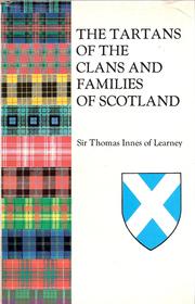 Front cover of The tartans of the clans and families of Scotland by Thomas Innes of Learney