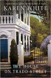 Front cover of The house on Tradd Street by Karen White