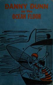 Front cover of Danny Dunn on the Ocean Floor No 9 by Jay Williams