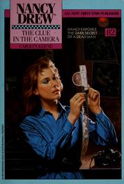 Front cover of The clue in the camera by Carolyn Keene