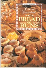 Front cover of Classic Essential Bread & Buns (Hawthorn Mini Series) by 'Confident Cooking'