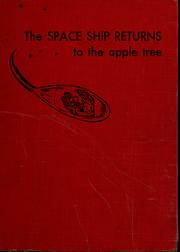 Front cover of The space ship returns to the apple tree by Louis Slobodkin