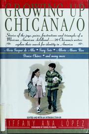 Front cover of Growing up Chicana/o by Tiffany Ana López