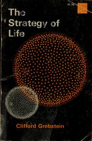 Front cover of The strategy of life by Clifford Grobstein