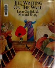 Front cover of The writing on the wall by Leon Garfield