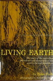 Cover of Living earth by Peter Farb