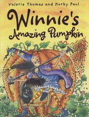 Front cover of Winnies Amazing Pumpkin by Valerie Thomas