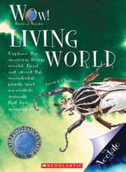 Front cover of Living World (World of Wonder) by Gerard Chesire