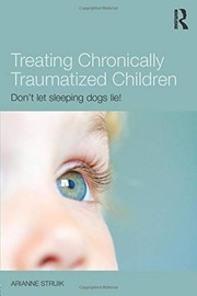 Cover of Treating Chronically Traumatized Children by Arianne Struik