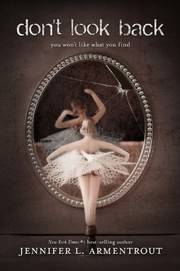 Front cover of Don't Look Back by Jennifer L. Armentrout