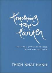 Front cover of Touching the earth by Thích Nhất Hạnh
